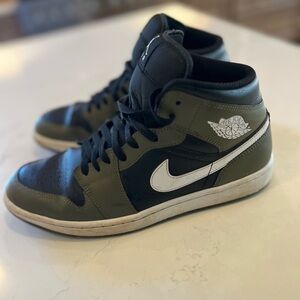 Jordan Men's Black and Green High-Top Sneakers